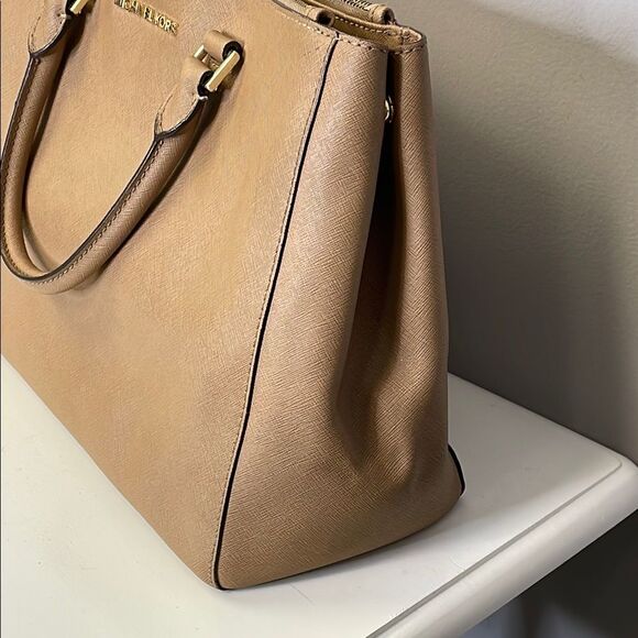 Michael Kors Saffiano LeatherTan Satchel with Gold Hardware - Picture 5 of 16